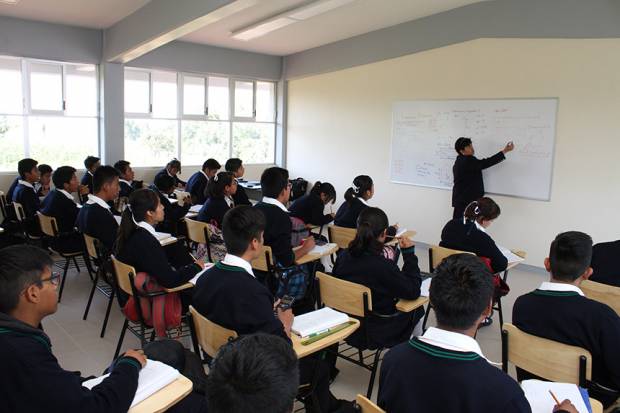 Regresan a clases millón y medio de alumnos este lunes en Puebla