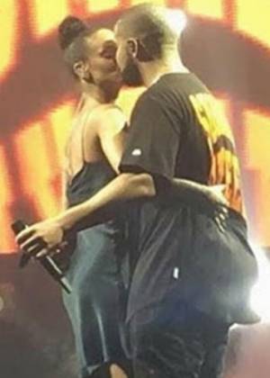 Rihanna y Drake se besaron en pleno concierto en Miami