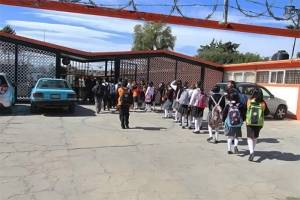 &quot;Profesor&quot; roba hasta 75 celulares en escuela primaria de Puebla