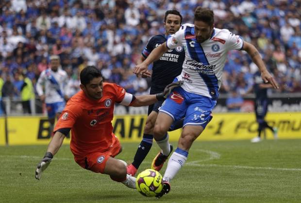 Club Puebla derrotó 2-1 al Cruz Azul y respira en el porcentaje