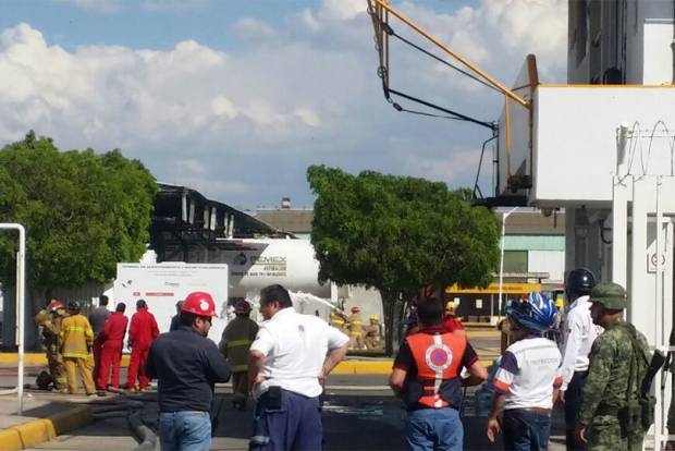 Suman ocho heridos por explosión en refinería de Salamanca