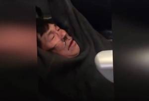 VIDEO: Desalojo de pasajero le cuesta 250 mdd a United Airlines