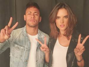 Alessandra Ambrosio y Neymar Jr. juntos para Replay