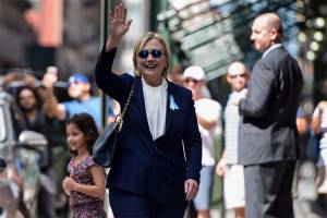 Clinton retomará campaña la siguiente semana tras neumonía