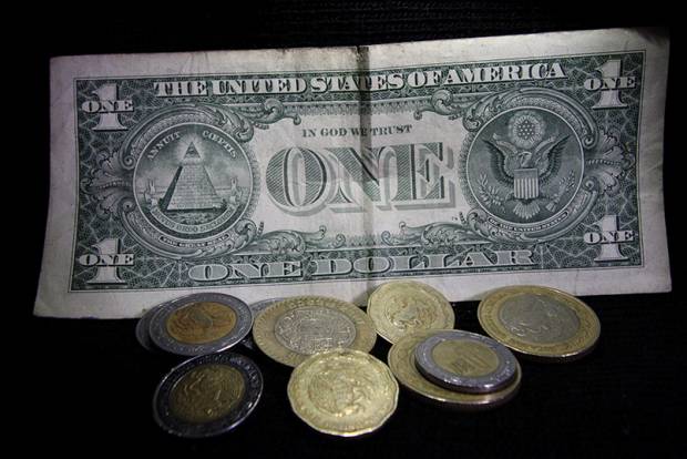 Dólar cierra en nuevo máximo histórico de 21.75 pesos