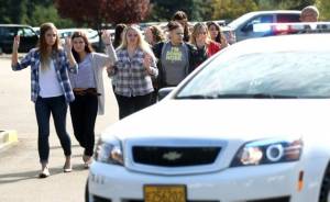 Joven de 20 años mata a 13 compañeros en colegio de Oregon
