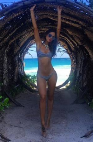 Eiza González presume bikini en el Caribe