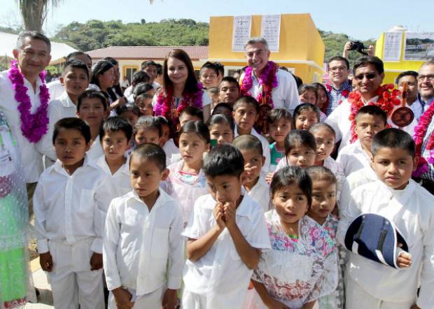 Tony Gali y Nuvia Mayorga inauguran Casa del Niño Indígena en Huehuetla