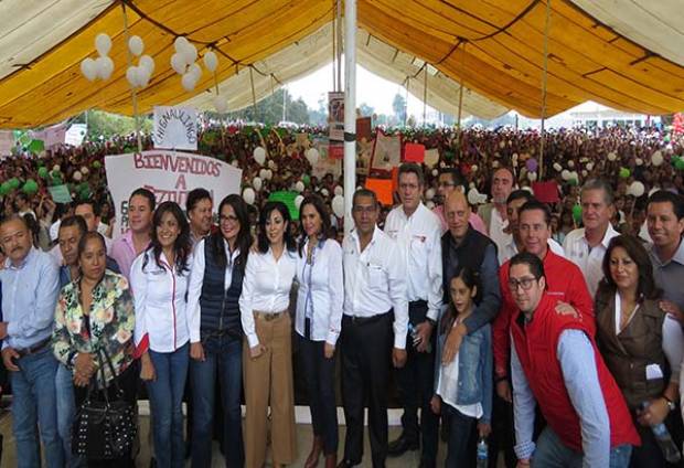 Blanca Alcalá asiste a asamblea informativa de delegados federales en Teziutlán