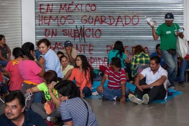 SEP cesará a mil 255 maestros faltistas de Oaxaca y Guerrero