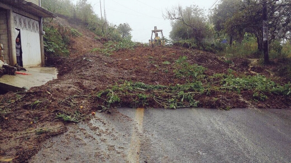“Katia” incomunica a tres municipios de Puebla; hay 11 caminos afectados