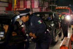 Veintena de vehículos al corralón por infringir alcoholímetro en Puebla