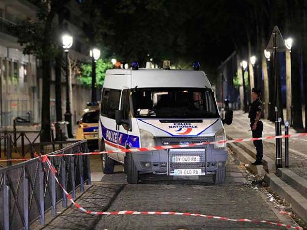 Reportan siete apuñalados tras ataque en el centro de París