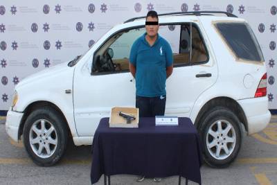 Policía aseguró a sujeto con arma de fuego en la colonia El Salvador