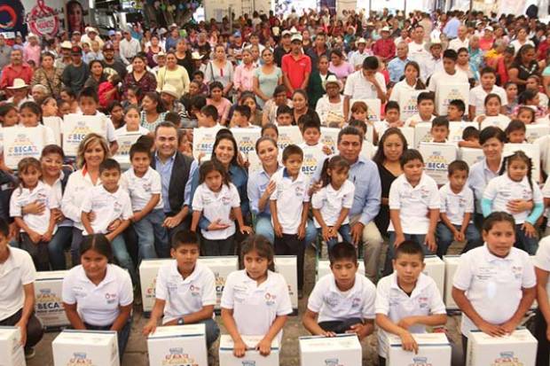 Dinorah López de Gali impulsa el desarrollo de las familias de las siete regiones del estado