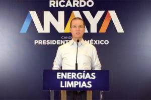 Anaya coquetea con Calderón: Lo elogia en público