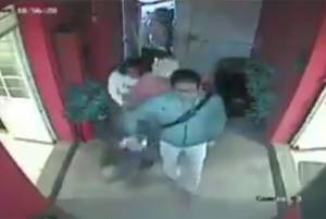 VIDEO: Tres hombres y una mujer armados asaltan negocio en el bulevar Norte