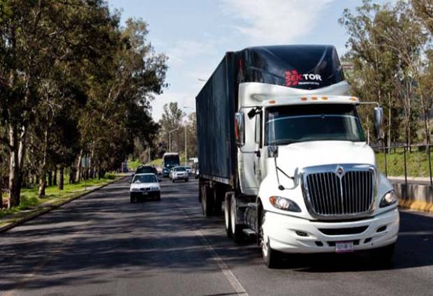 Empresas poblanas contratan seguridad extra para transportar mercancía en la México-Puebla