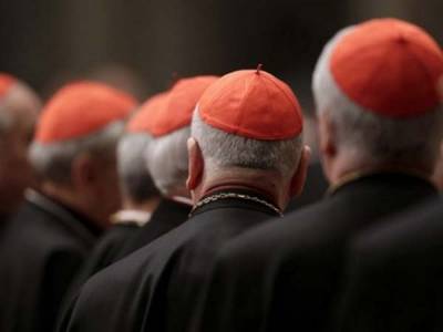 Casi 700 sacerdotes acusados de abuso sexual en Illinois, EU
