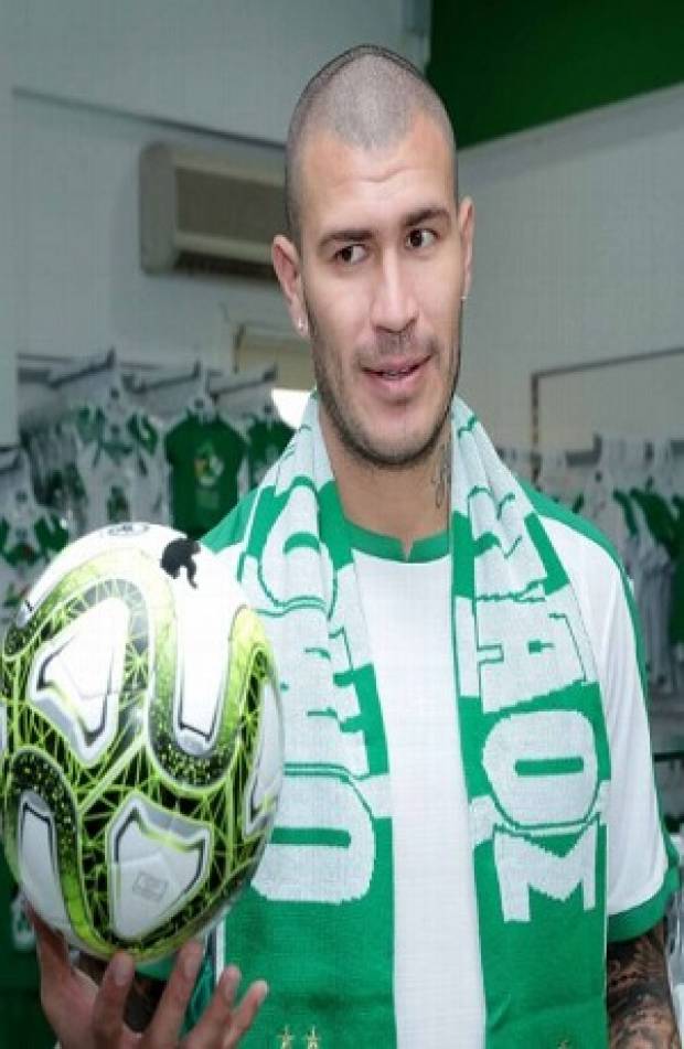 &quot;Chatón&quot; Enríquez fue presentado como futbolista del Omonia Nicosia