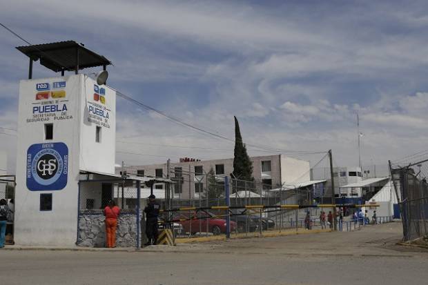 Trasladan a reos del Cereso de Atlixco a Puebla por afectaciones tras sismo
