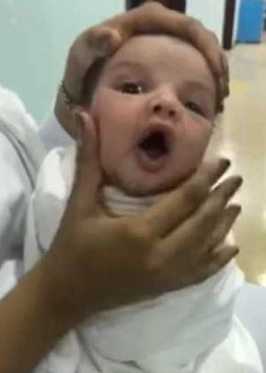 VIDEO: Enfermeras causaron polémica por &quot;jugar&quot; con rostro de bebé