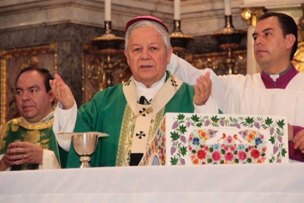 Arzobispo de Puebla llama a candidatos perdedores a respetar resultados