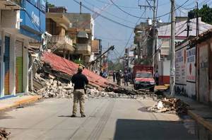 VIDEO: Captan caída de edificio dañado por el sismo en Juchitán