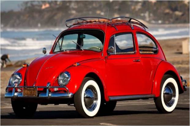 VW restauró gratis en Puebla un vocho comprado hace 48 años