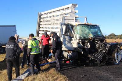 FOTOS: Muere chofer tras colisión contra camioneta en la carretera Amozoc-Perote