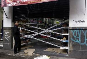 FOTOS: Ladrones saquearon zapatería del Centro Histórico de Puebla