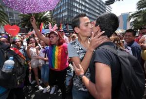 FOTOS: Medio millón de personas marchan por derechos LGBT en México