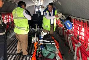 SUMA Puebla participa en traslado de heridos por erupción en Guatemala