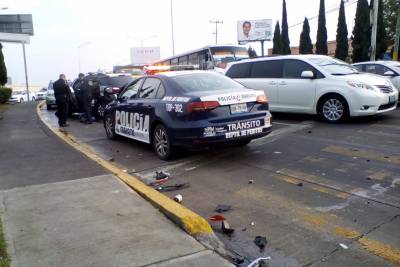 Choca patrulla de Tránsito contra automóvil en el Circuito Juan Pablo II