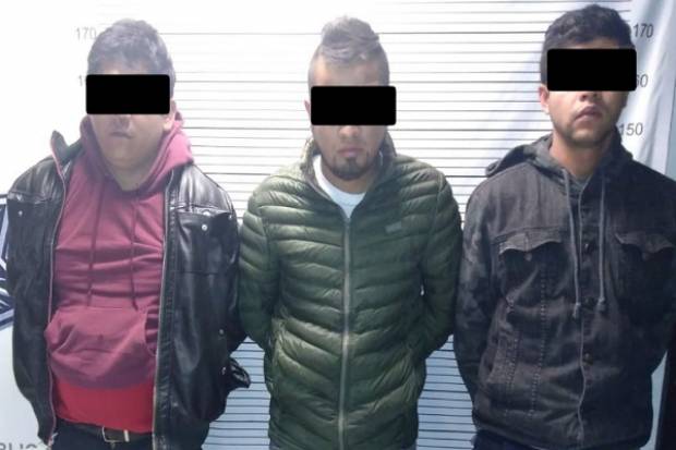 Detienen a tres sujetos por robo y secuestro express contra una mujer en Puebla
