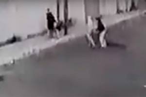 VIDEO: Así roban a transeúntes en la colonia Vicente Guerrero de Puebla