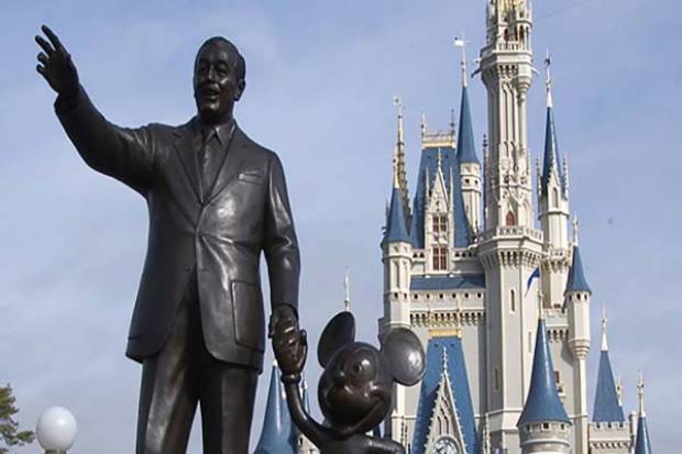 Disneyland sube 40% el salario de sus empleados