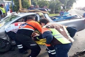 FOTOS: Conductor quedó prensado tras colisión en Diagonal Defensores