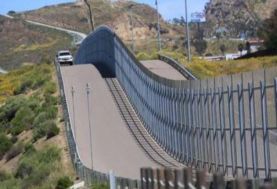 Estados Unidos aprueba 10 mil mdd para el muro con México