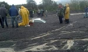 Derrumbe en mina bloquea carretera Puebla-Xalapa y se traga vehículos