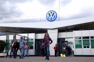 Volkswagen inicia con liquidaciones y bajas temporales en su planta de Puebla