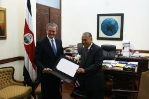 Costa Rica recibe a Melquiades Morales como embajador de México