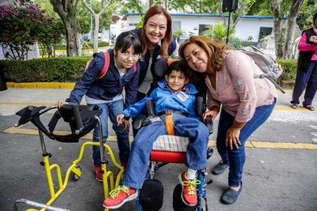 El SMDIF de Puebla entrega apoyos funcionales a personas con retos extraordinarios