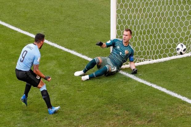 Uruguay derrotó 3-0 a Rusia y es primero de grupo