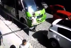 VIDEO. Así roban a los automovilistas en medio del tráfico de Puebla