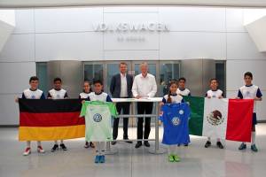 Volkswagen de México y el club VfL Wolfsburg firman convenio de colaboración