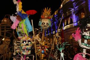 FOTOS: Calaveras Monumentales recorren Puebla este Día de Muertos