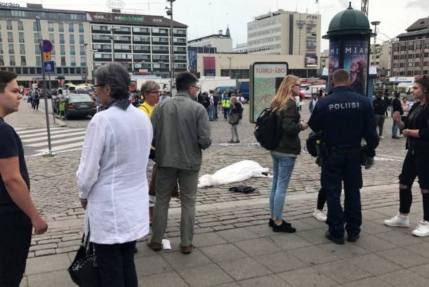 Ataque con cuchillo deja dos muertos en Finlandia