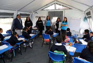 Unicef supervisa carpas donadas a escuelas afectadas por el sismo en Tianguismanalco