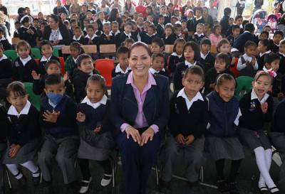 Dinorah López de Gali inaugura aula de medios en preescolar de San Francisco Totimehuacán